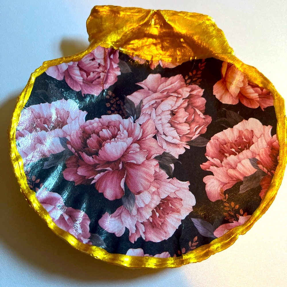 Handcrafted Shell Pink Floral Dish Decoupage - Picture 1 of 3